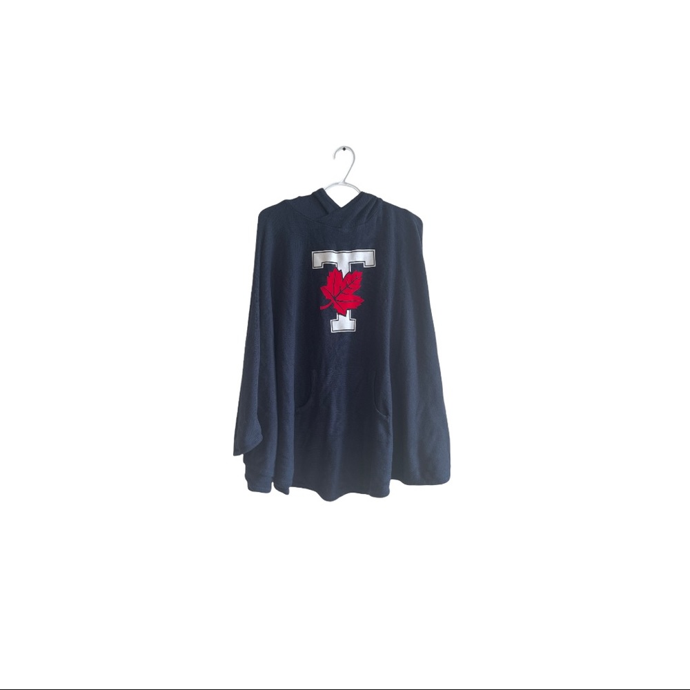 U of T pocketed hoodie poncho